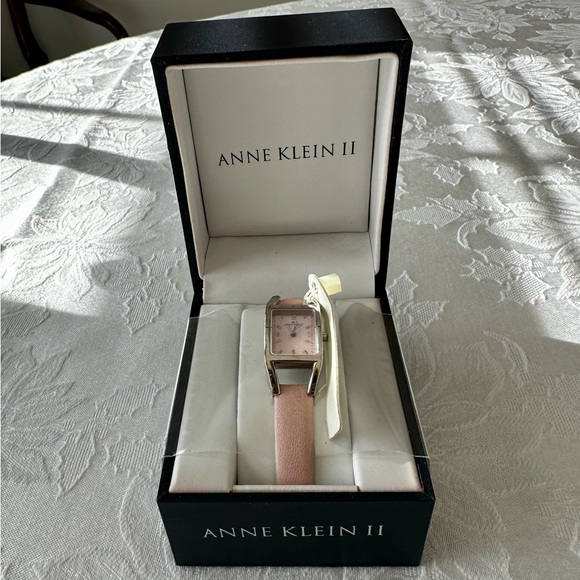 🩷 Anne Klein Women’s Dress Watch 🩷 - Picture 3 of 4